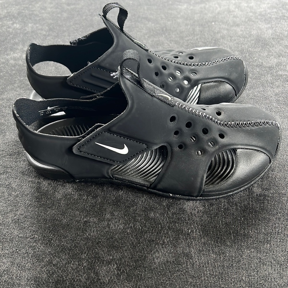 Like new Nike Sunray Protect sandals